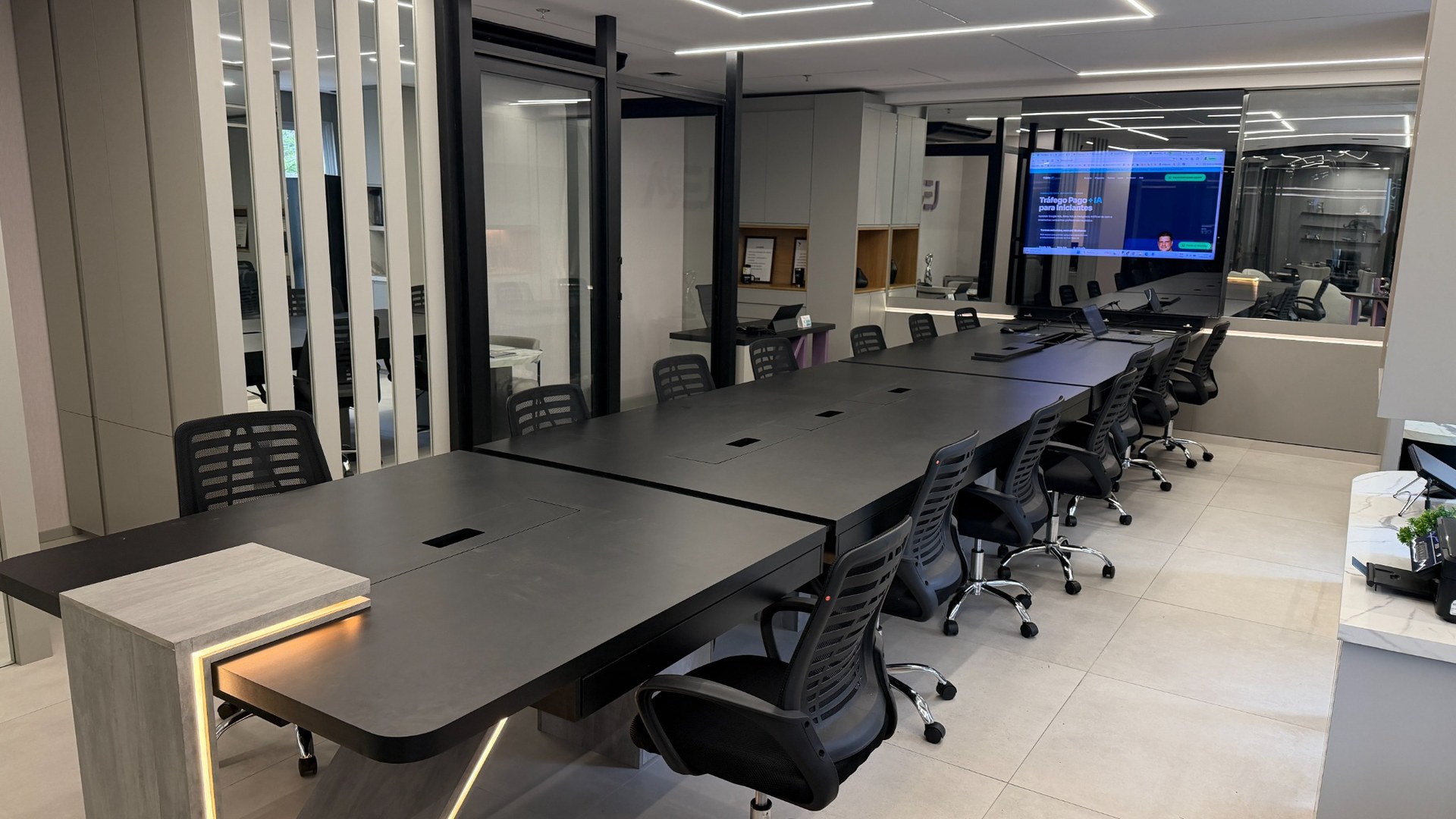 Sala preparada para o curso Tráfego Pago Essencial